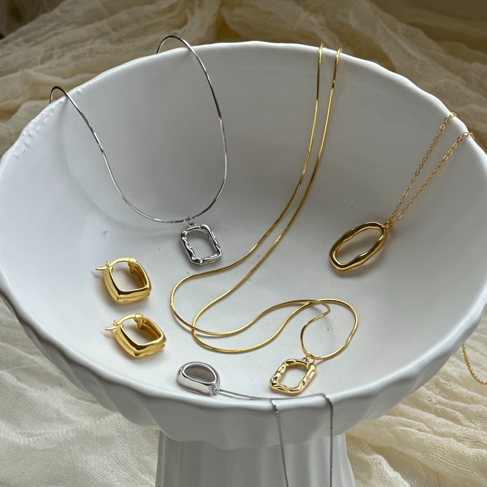 Silver or Gold: Decoding the Perfect Metal for Your Skin Tone