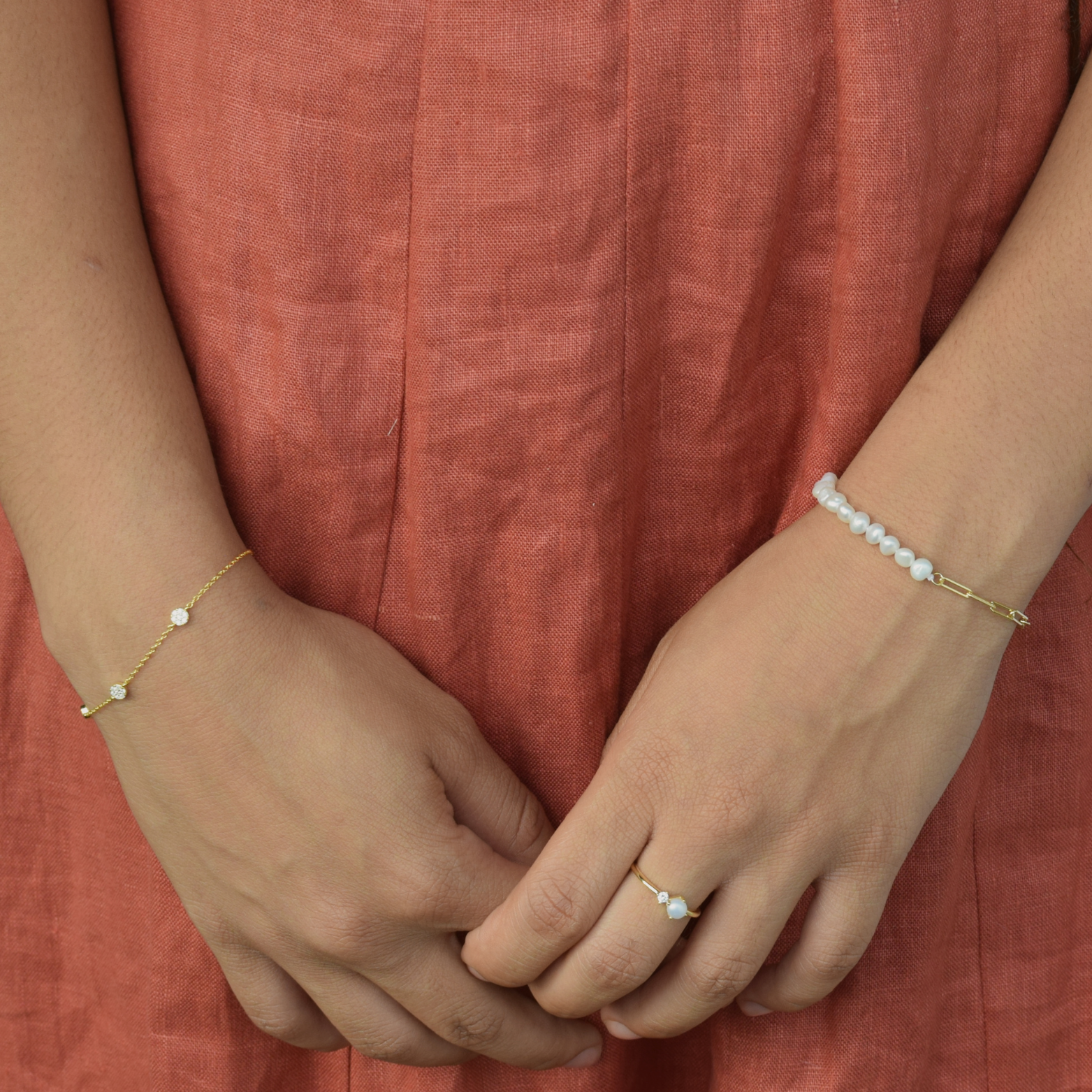 Close-up of a woman's wrist adorned with the Vera bracelet in 14K gold plating